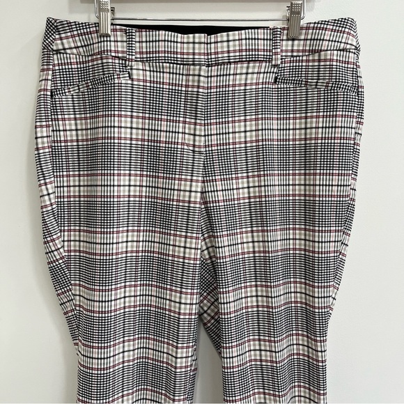 NWT Old Navy Slim Capri 4-Season Pant in Plaid White Black Pink Plus Size 16 - Picture 5 of 15